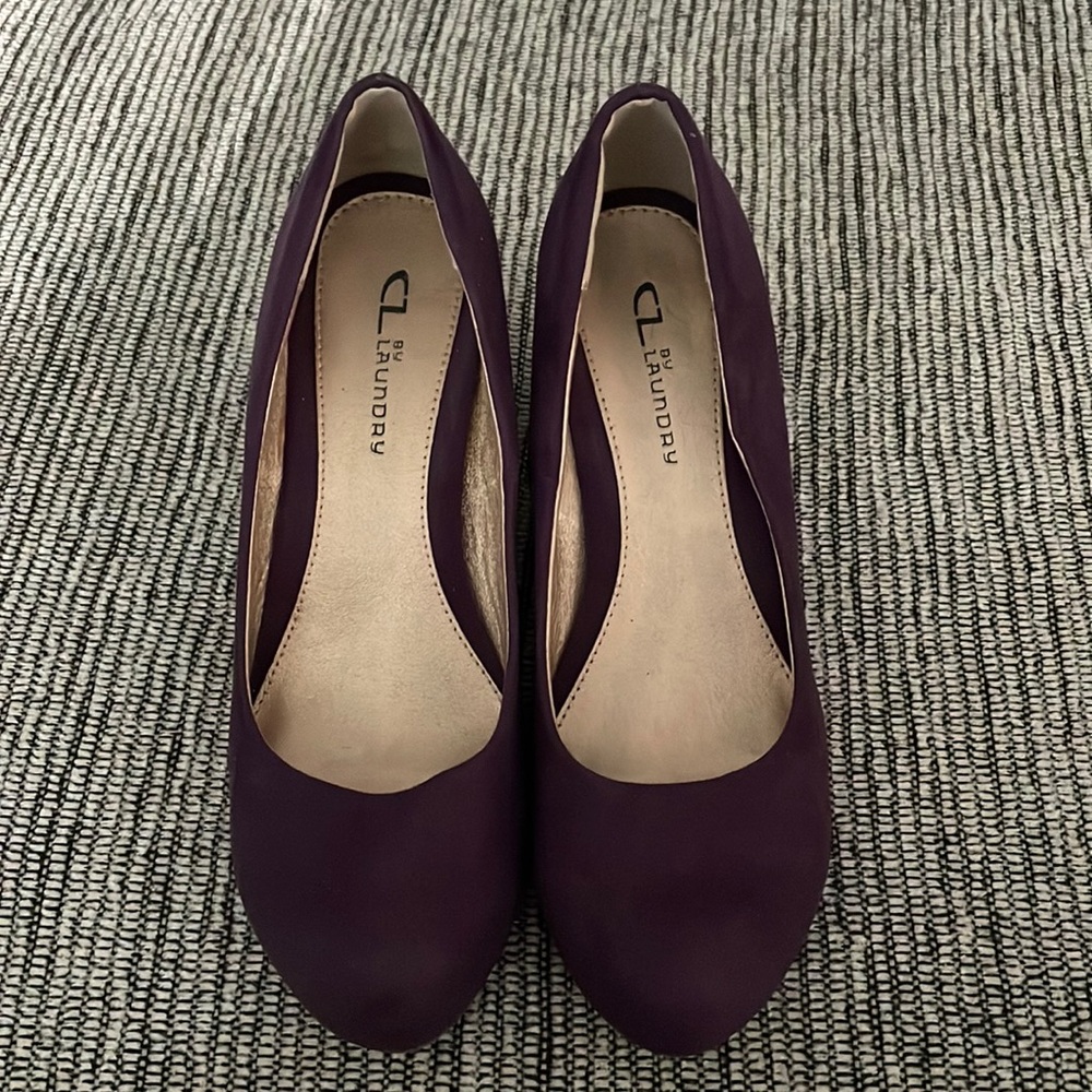I’m selling shoes that have been worn for occasions and I hope you enjoy them